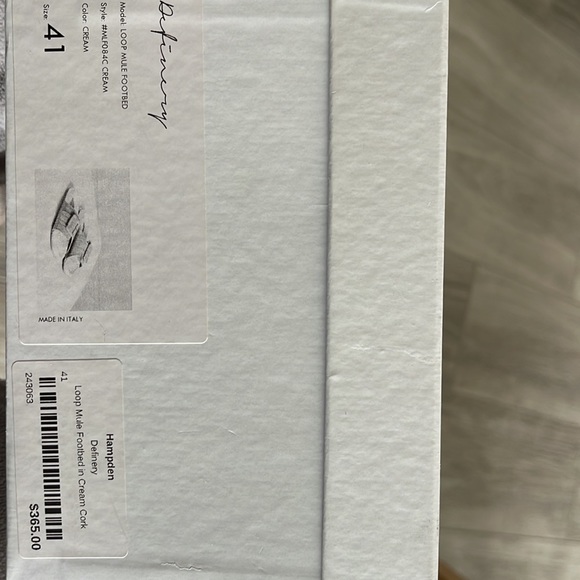 Definery slip on leather sandals. Cork platform with rubber bottoms - Picture 4 of 5